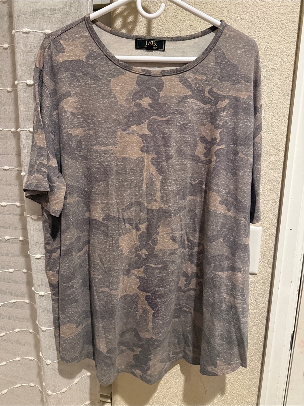 L&B Woman’s Short Sleeve Camo Tee in Taupe & Gray